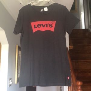 🌺 Levi’s Tshirt Sz S